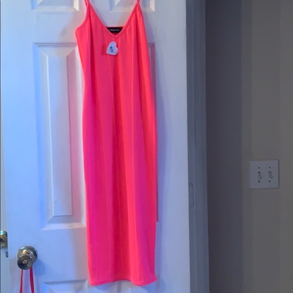 Dresses & Skirts - NWT Beautiful neon pink!